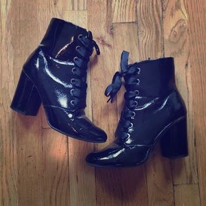 Reaction Kenneth Cole size 8 black lace up boots